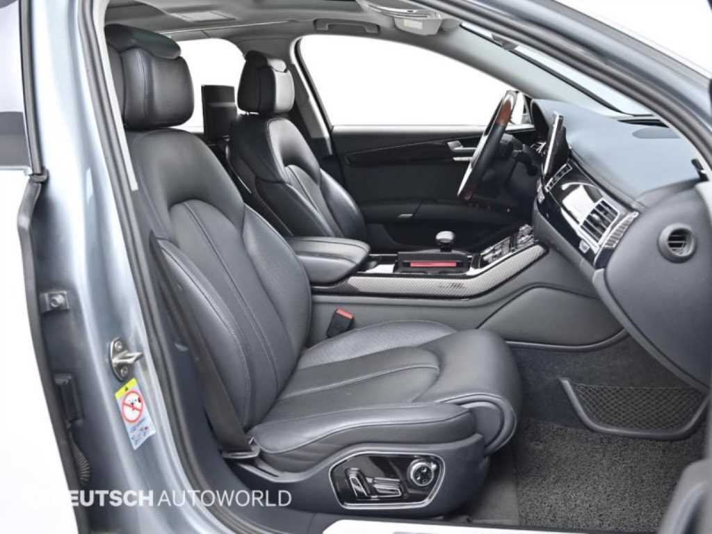 Audi A8 — photo 10