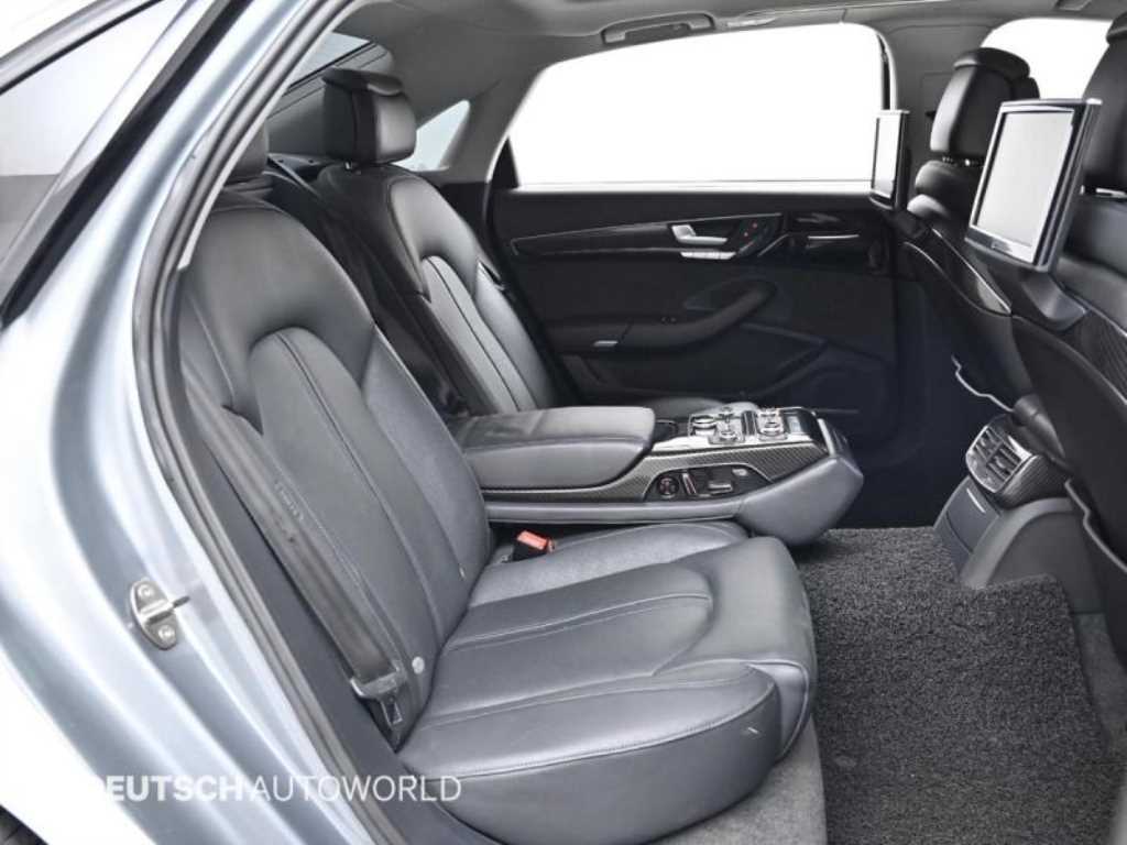 Audi A8 — photo 12