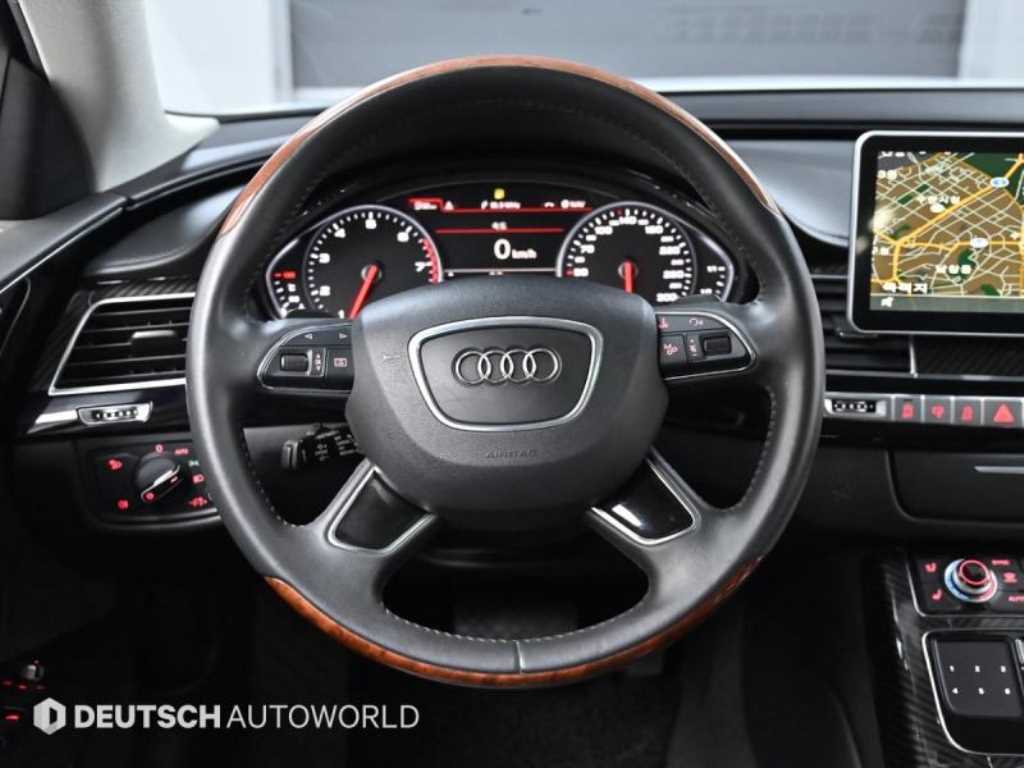 Audi A8 — photo 13