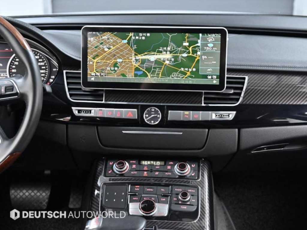 Audi A8 — photo 14