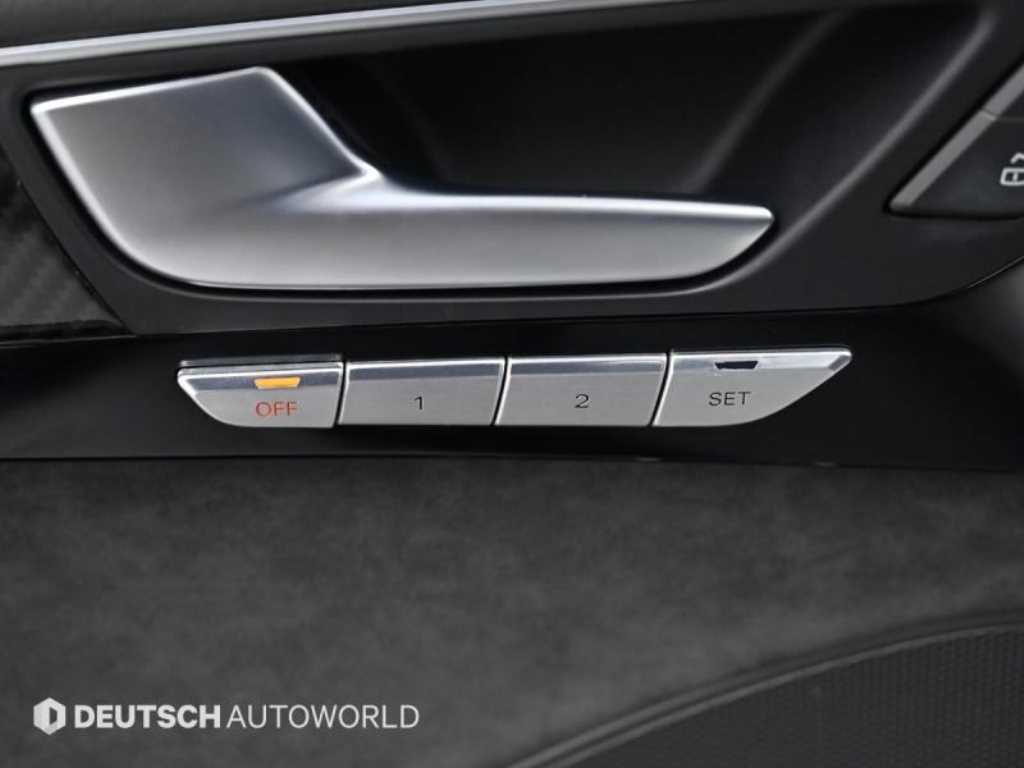 Audi A8 — photo 17