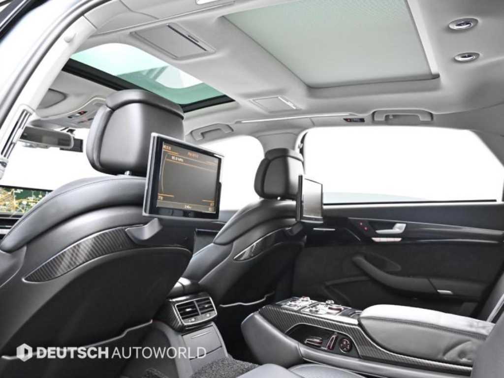 Audi A8 — photo 19
