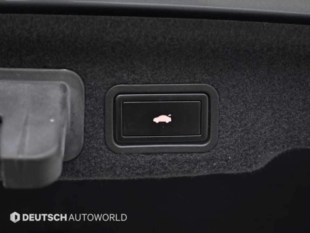 Audi A8 — photo 20