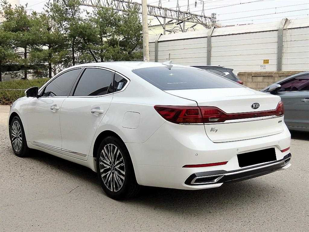 Kia K7 — photo 03