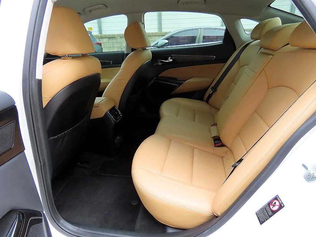 Kia K7 — photo 06
