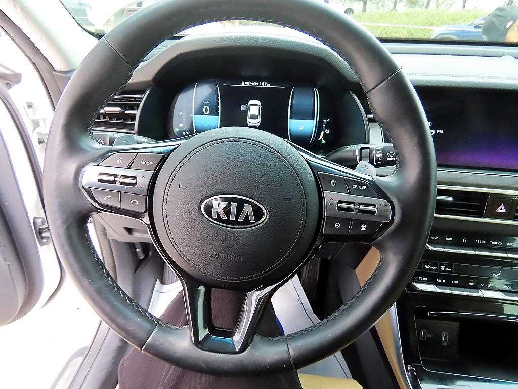 Kia K7 — photo 08