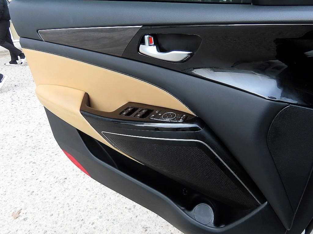Kia K7 — photo 11