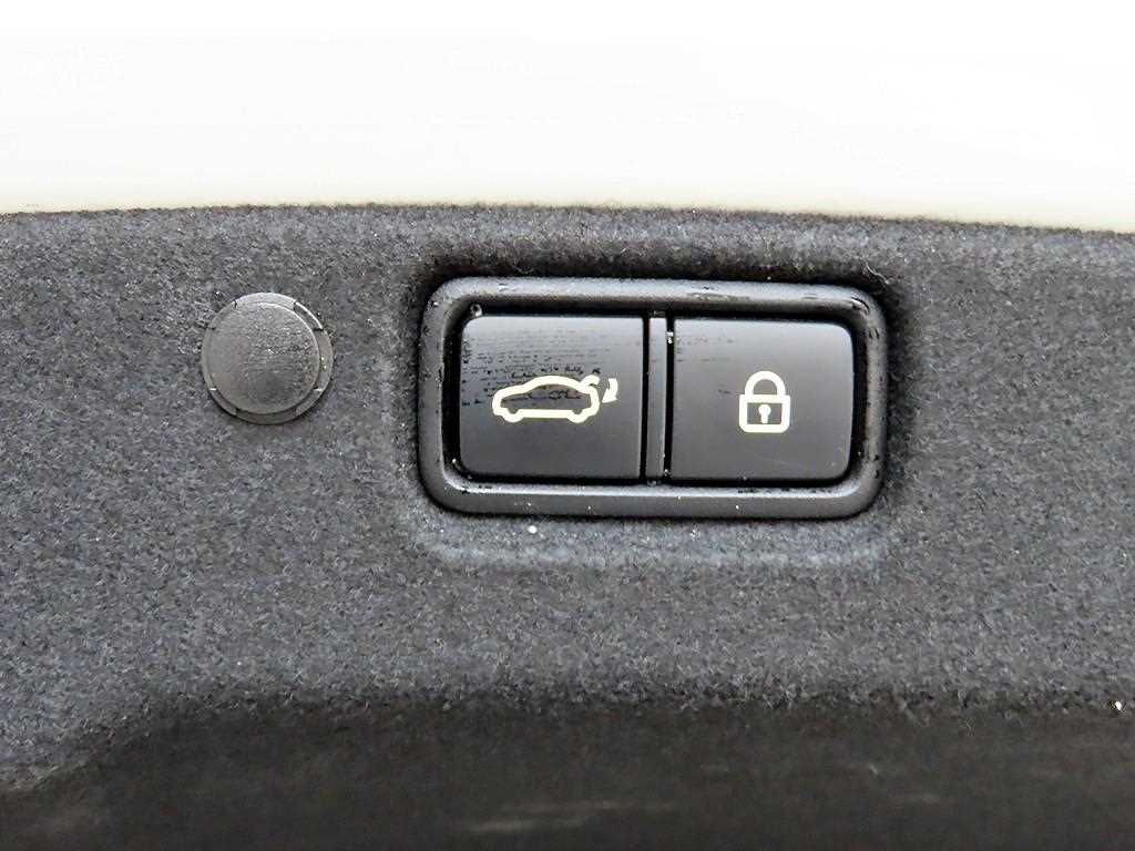 Kia K7 — photo 17