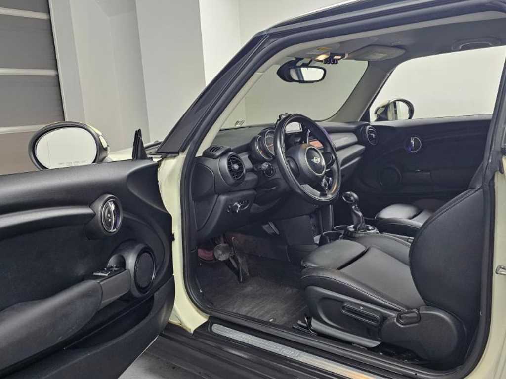 Mini Cooper — photo 11