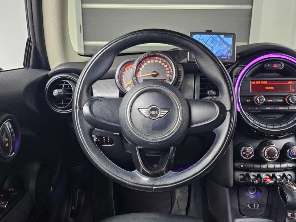 Mini Cooper — photo 13