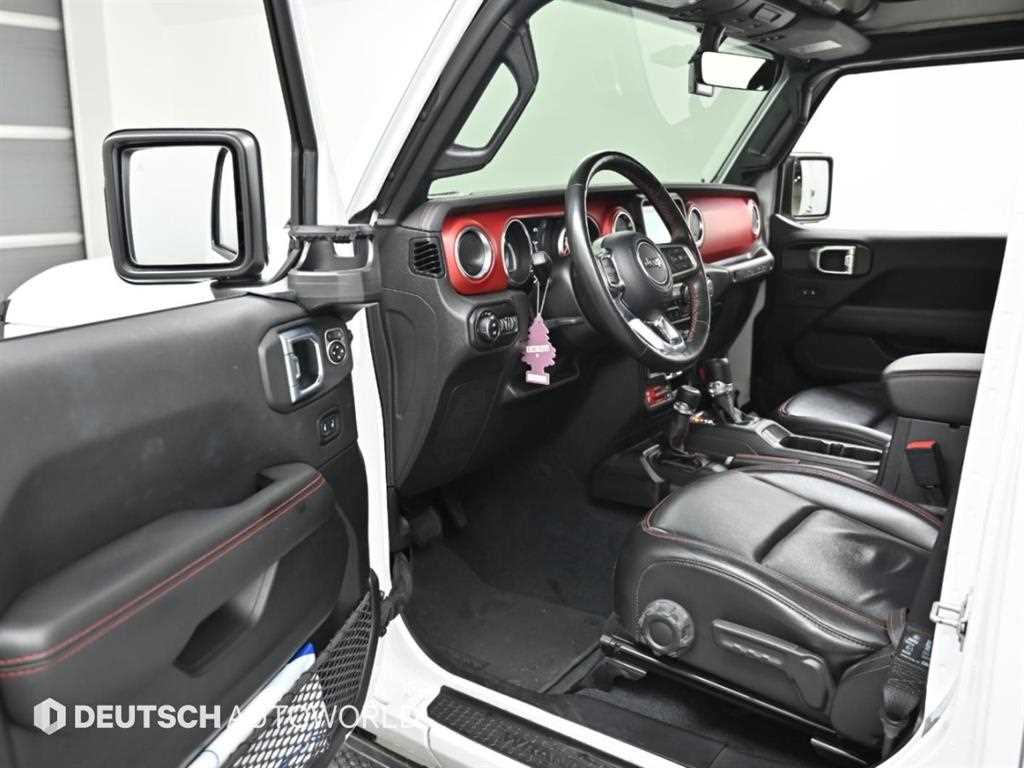Jeep Wrangler — photo 11