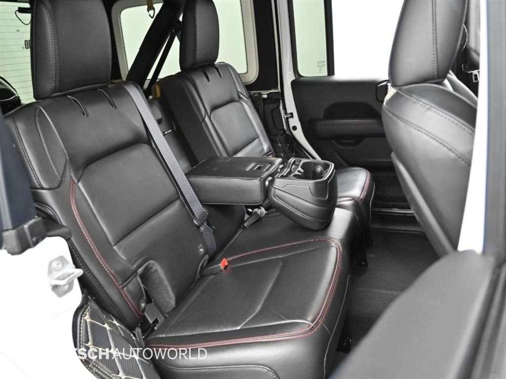 Jeep Wrangler — photo 12