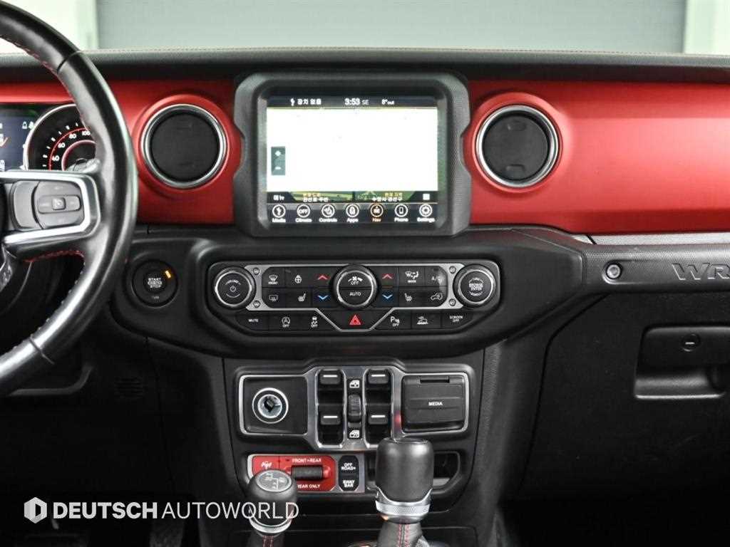 Jeep Wrangler — photo 14