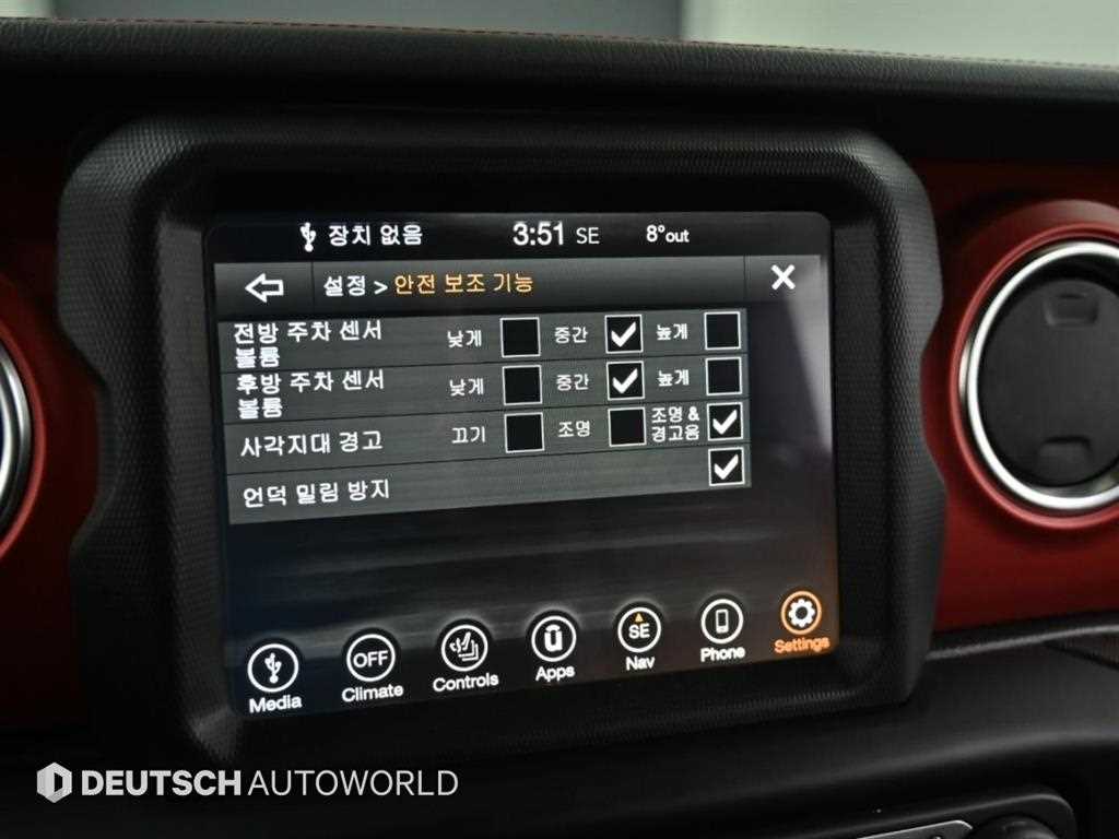 Jeep Wrangler — photo 18