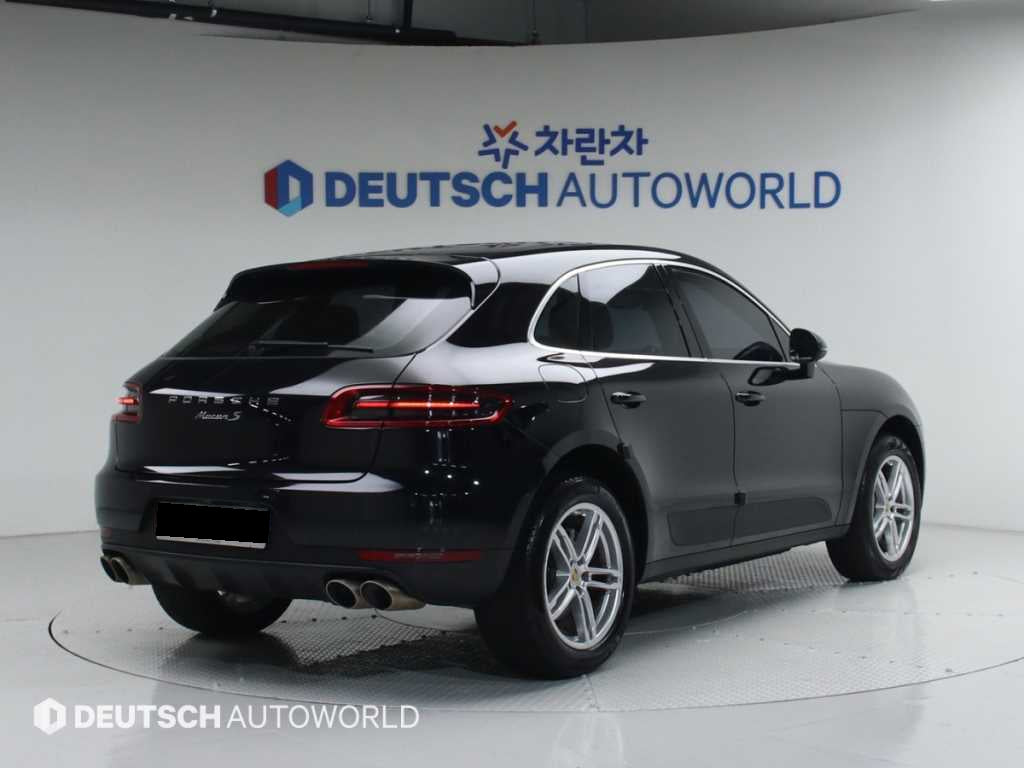 Porsche Macan — photo 03