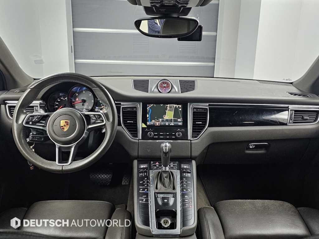 Porsche Macan — photo 08