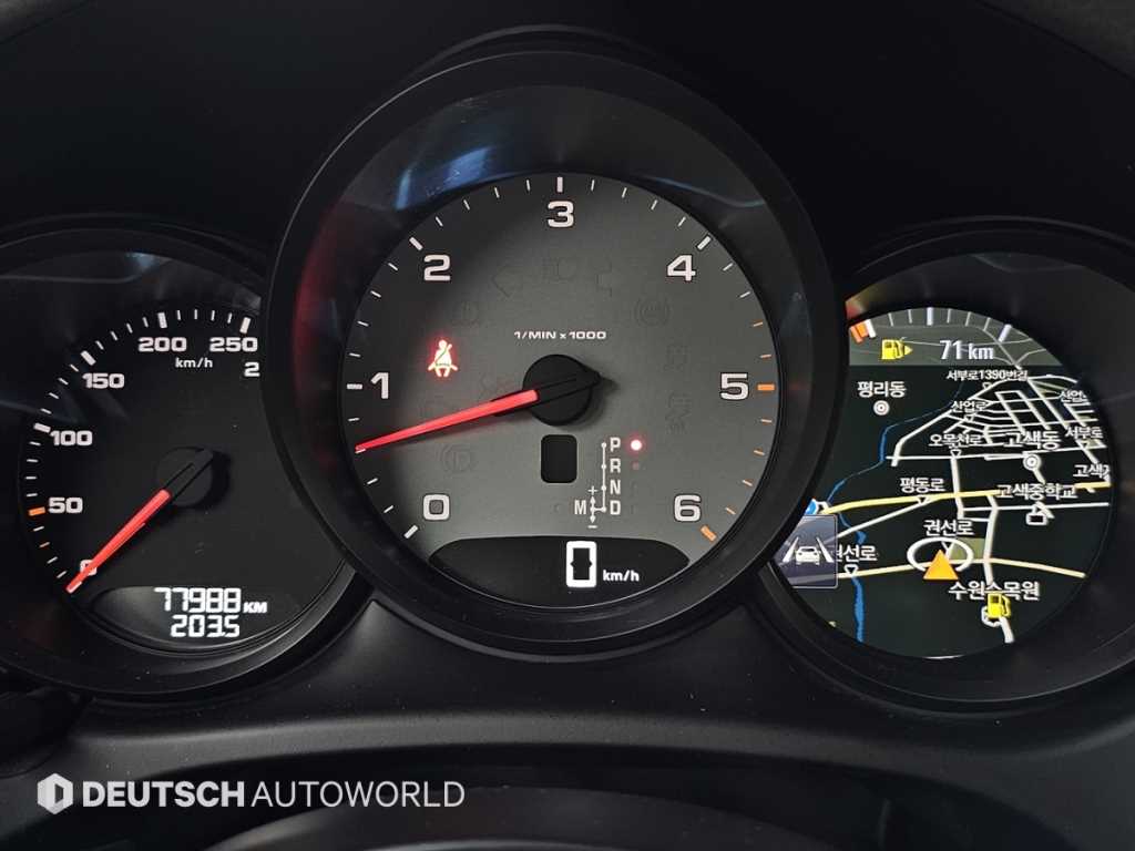 Porsche Macan — photo 09