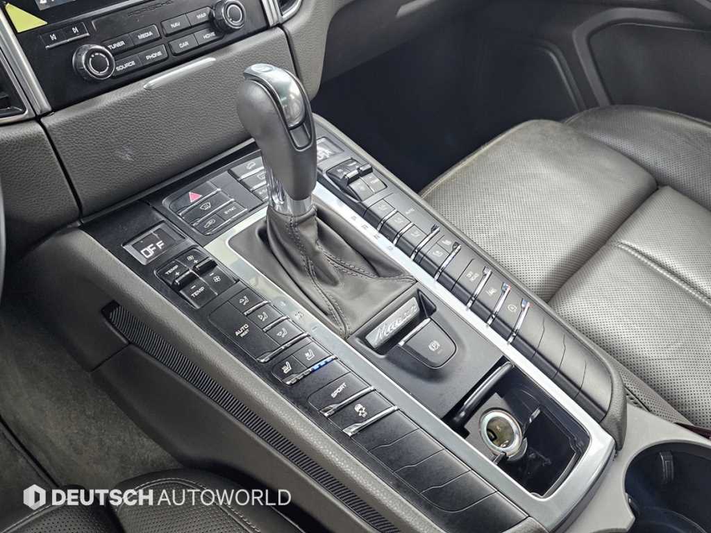 Porsche Macan — photo 10