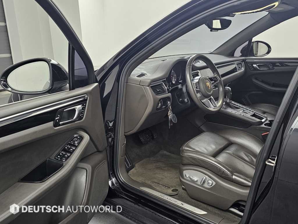 Porsche Macan — photo 12