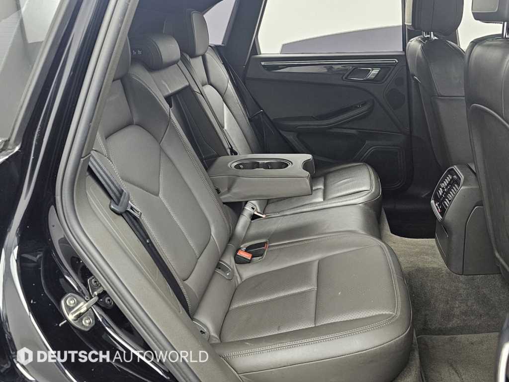 Porsche Macan — photo 13