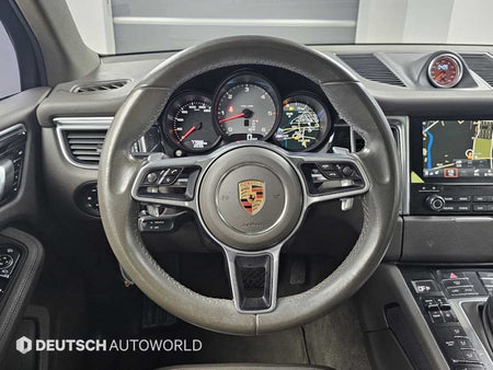 Porsche Macan — photo 14