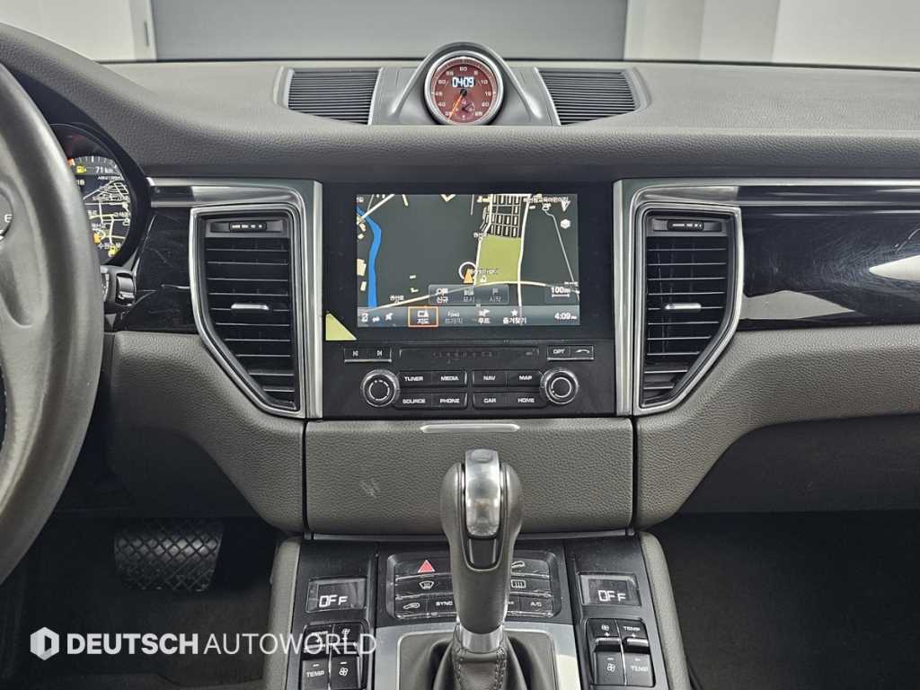 Porsche Macan — photo 15