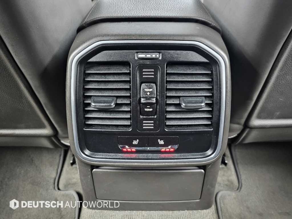 Porsche Macan — photo 17