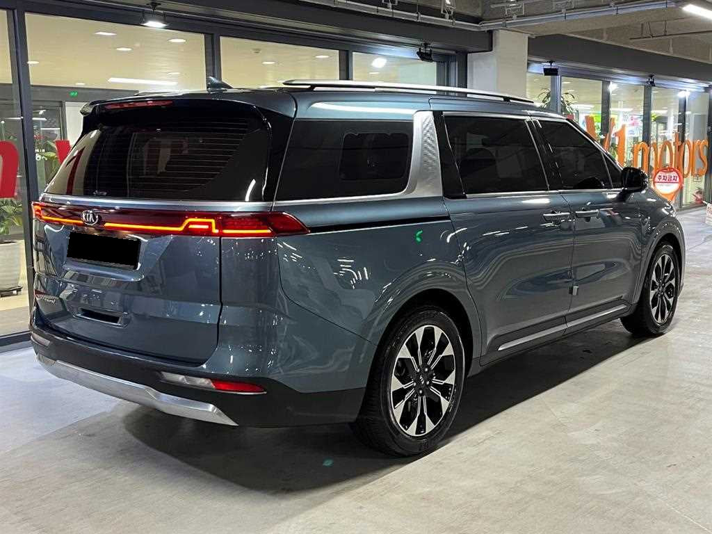 Kia Carnival — photo 03