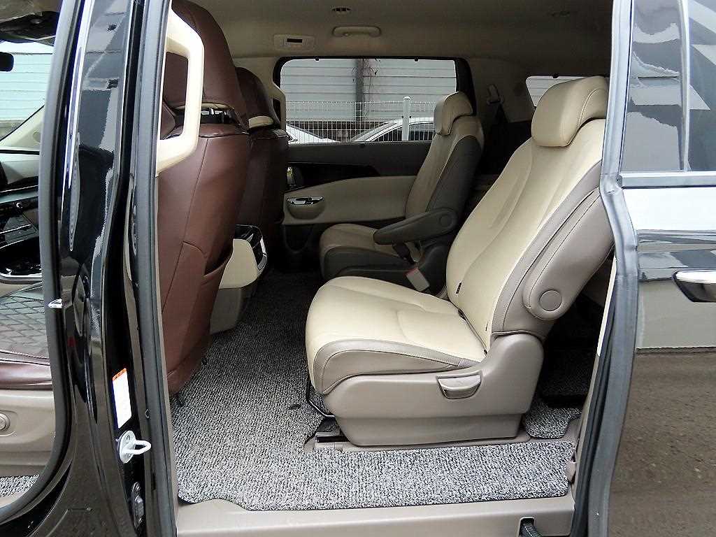 Kia Carnival — photo 06