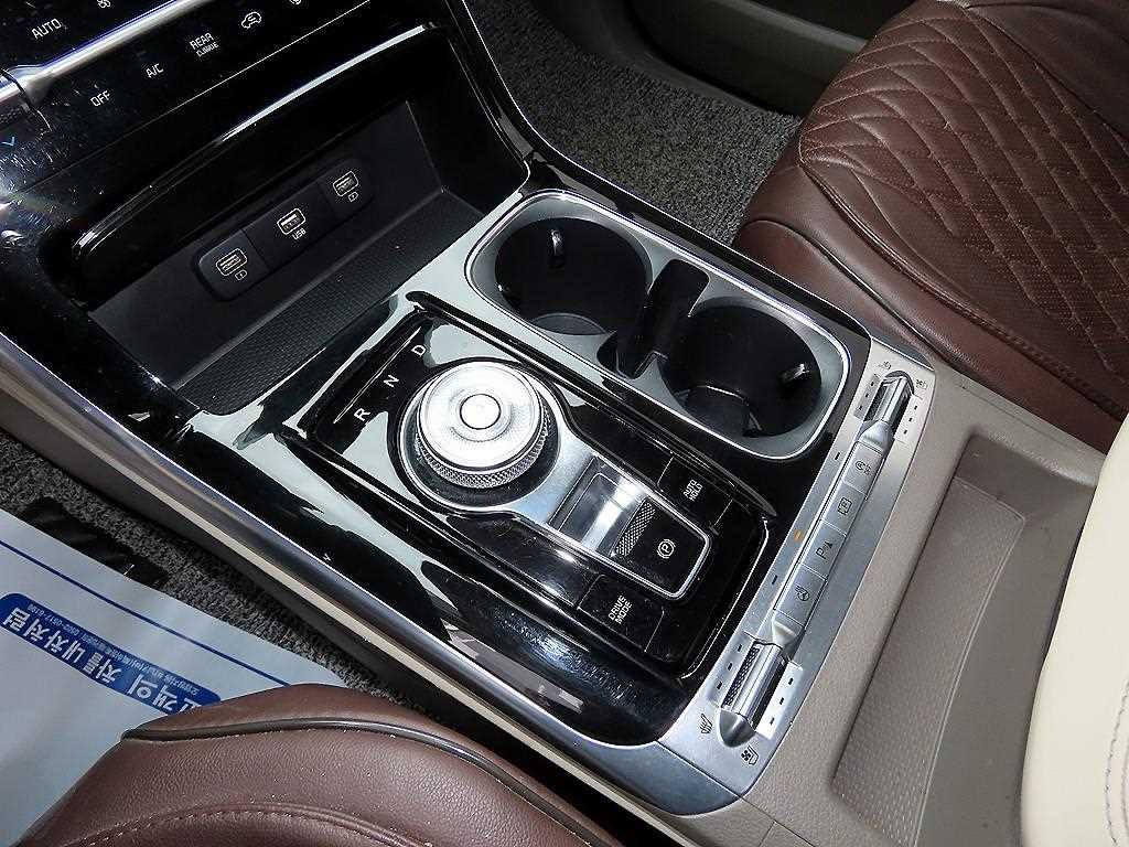 Kia Carnival — photo 11
