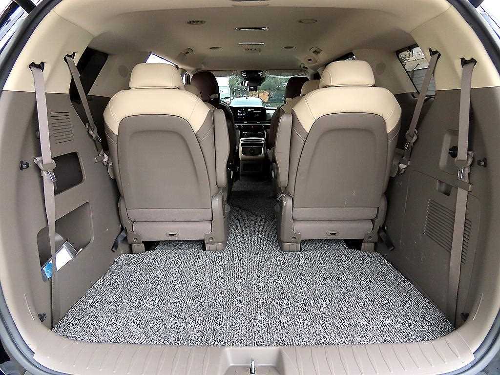 Kia Carnival — photo 17