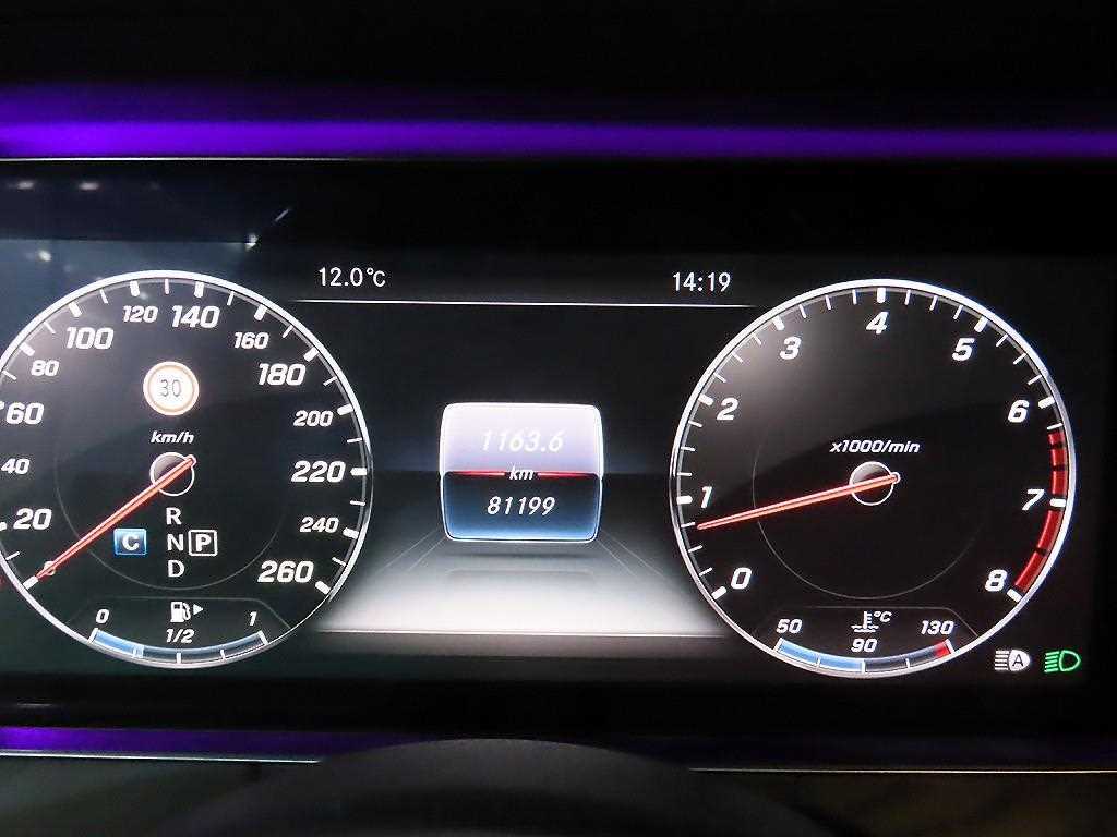 Mercedes-Benz E-Class — photo 09