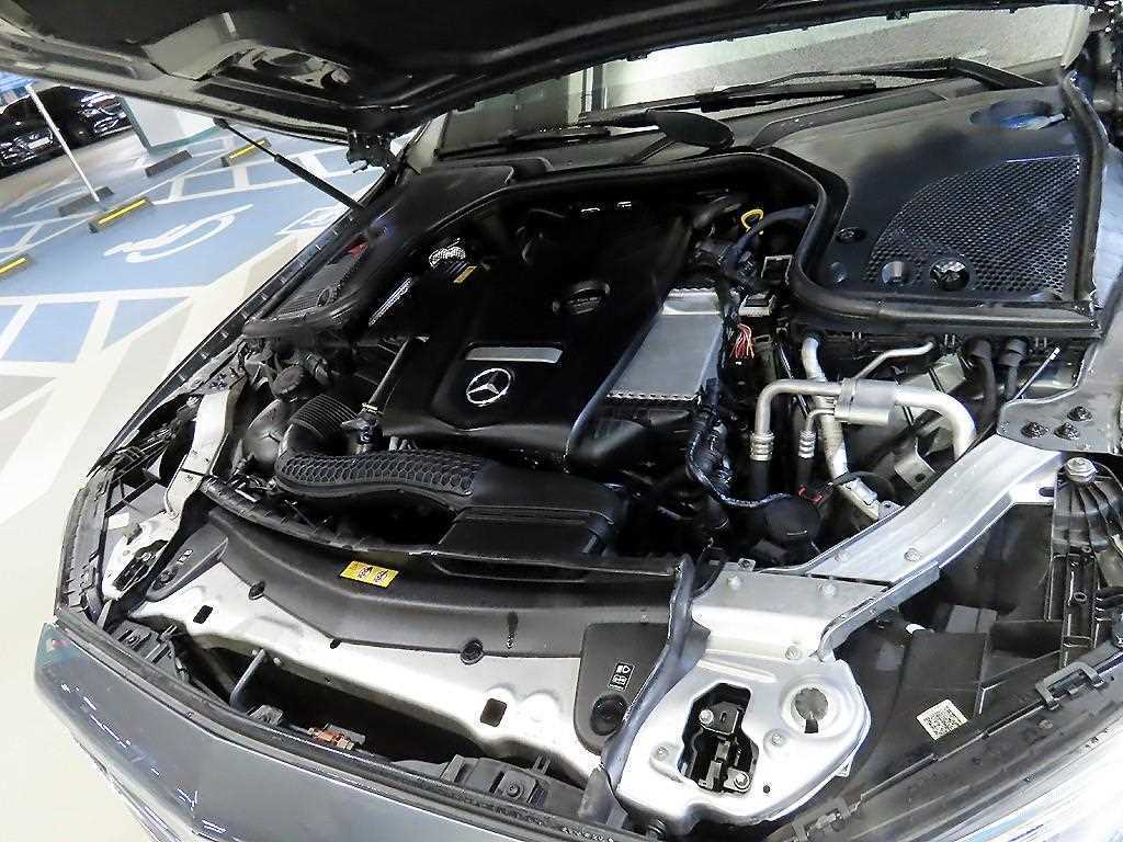Mercedes-Benz E-Class — photo 19