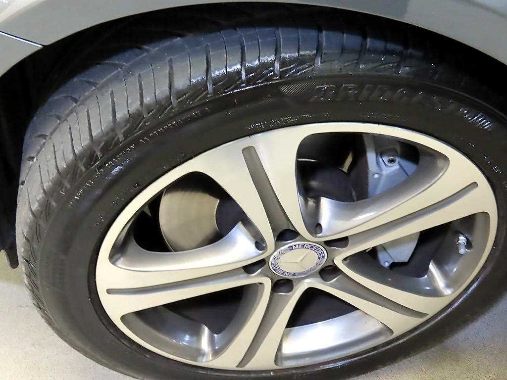 Mercedes-Benz E-Class — photo 20