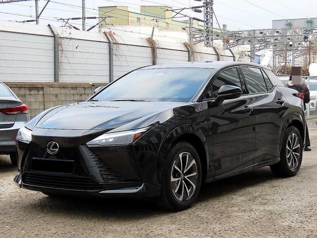 Lexus RZ — photo 02