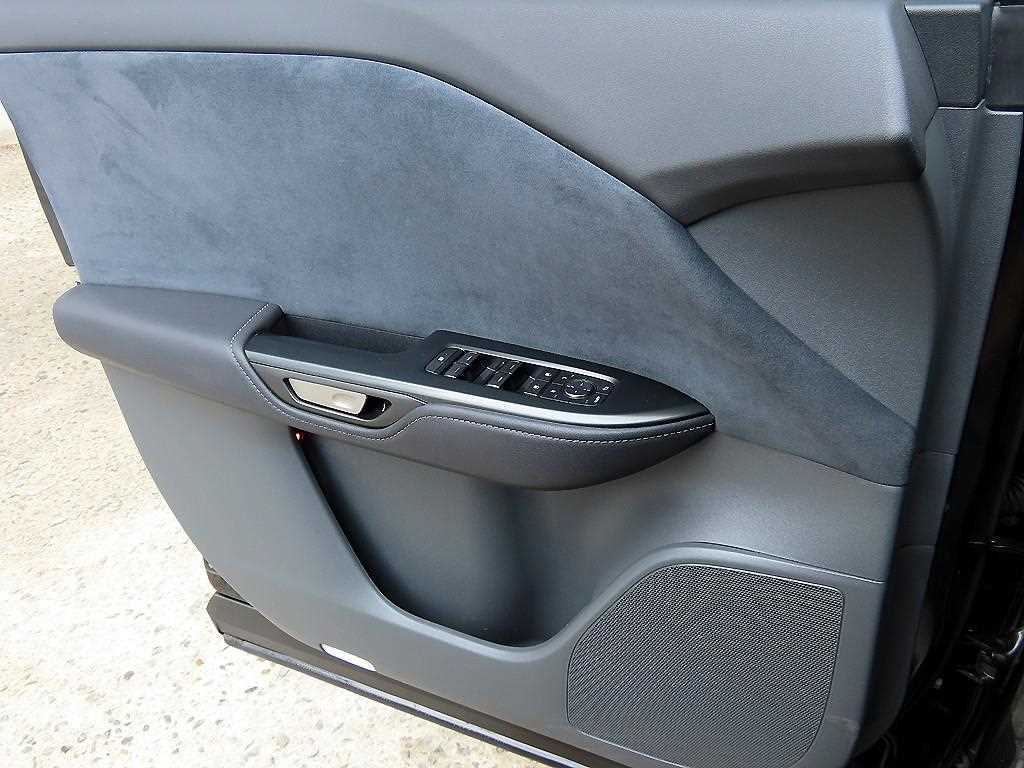 Lexus RZ — photo 11