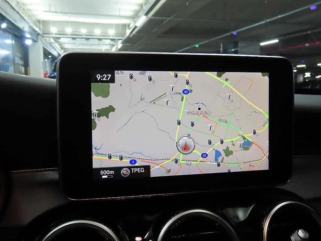 Mercedes-Benz C-Class — photo 13