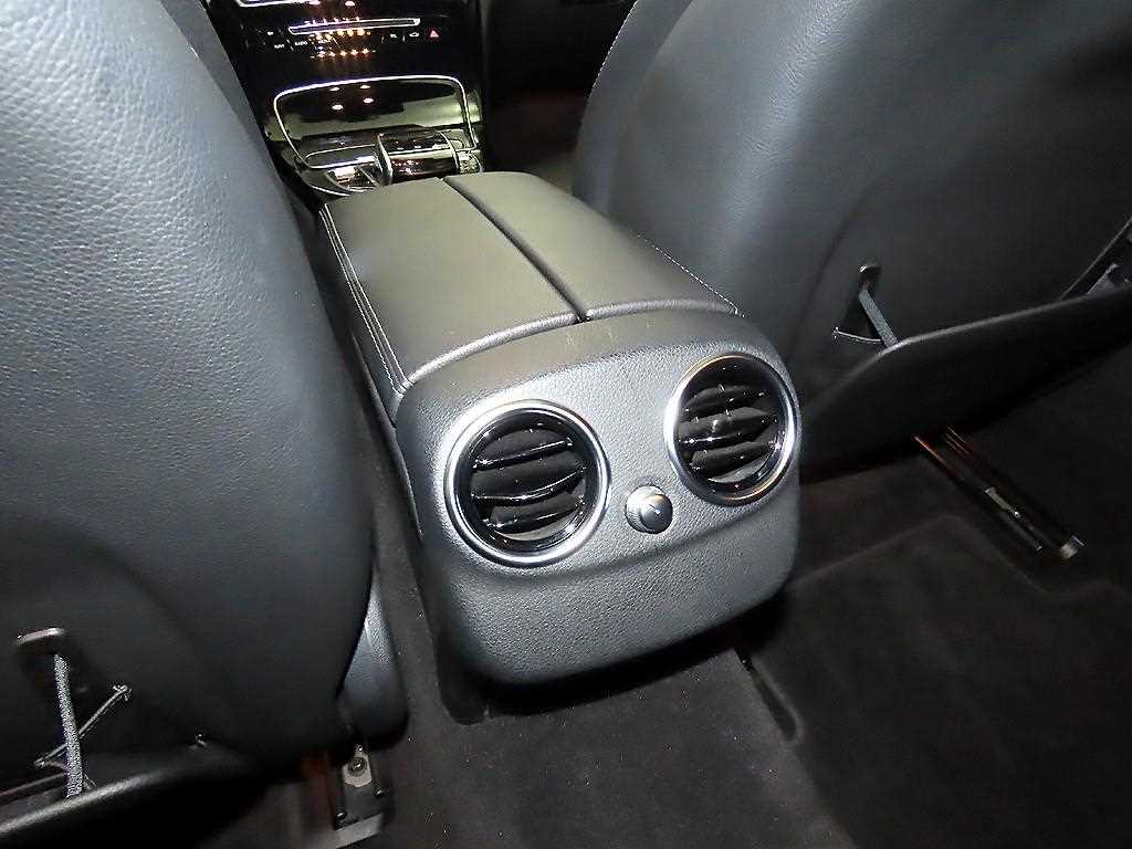 Mercedes-Benz C-Class — photo 16