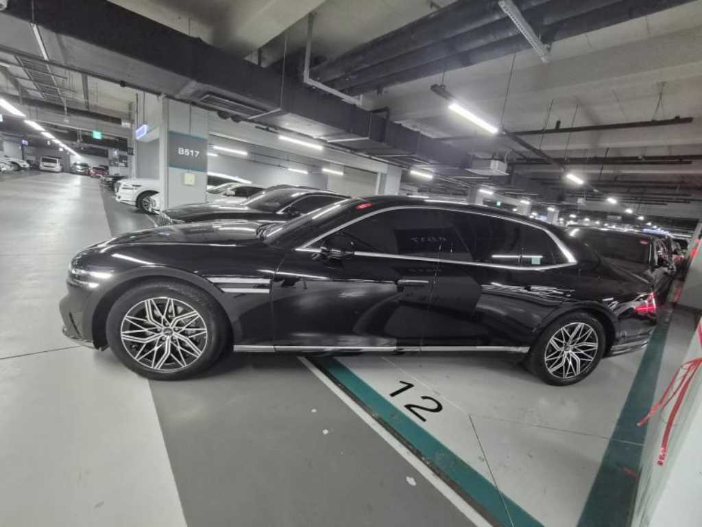 Genesis G90 — photo 03