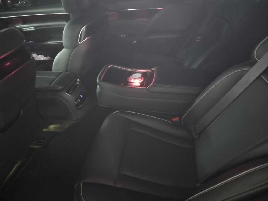 Genesis G90 — photo 18