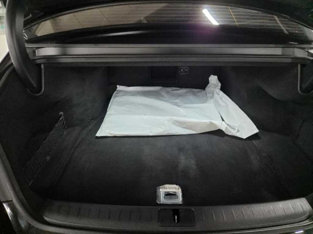 Genesis G90 — photo 19