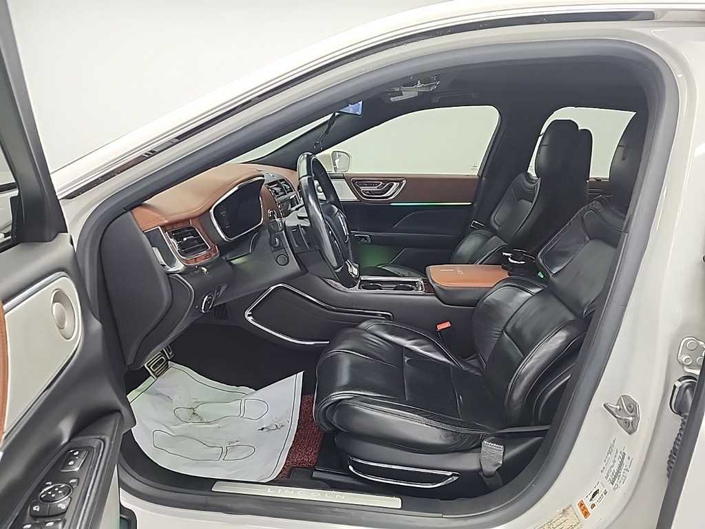Lincoln Continental — photo 11