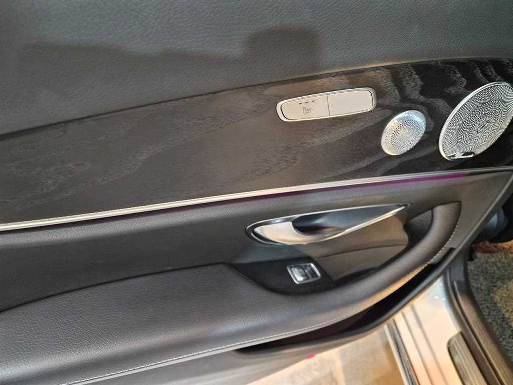 Mercedes-Benz E-Class — photo 06
