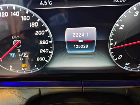 Mercedes-Benz E-Class — photo 12