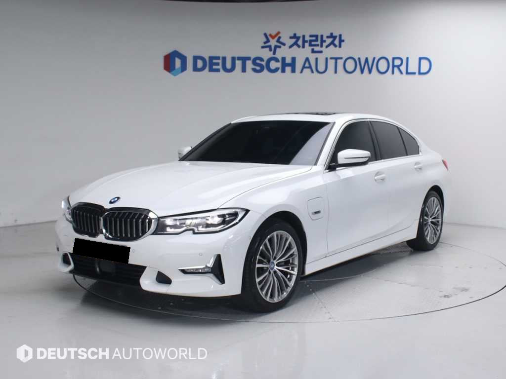 BMW 3-Series — photo 01