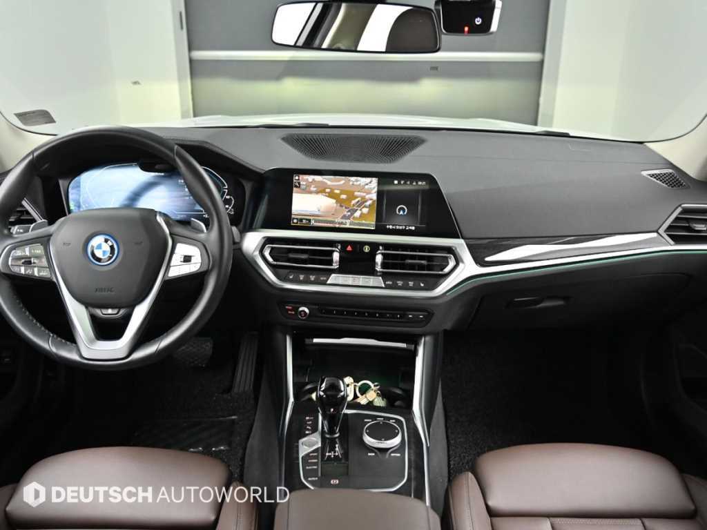 BMW 3-Series — photo 07
