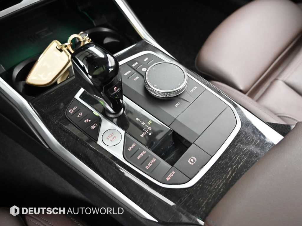 BMW 3-Series — photo 09