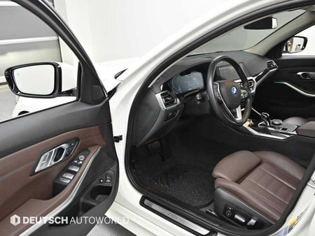 BMW 3-Series — photo 11