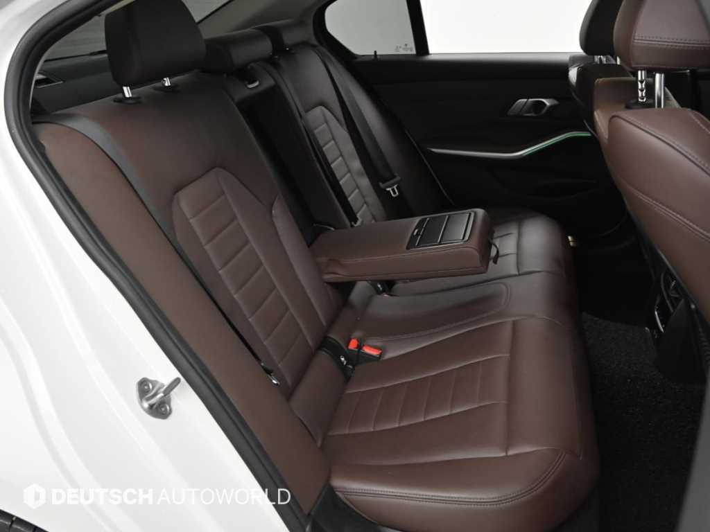 BMW 3-Series — photo 12