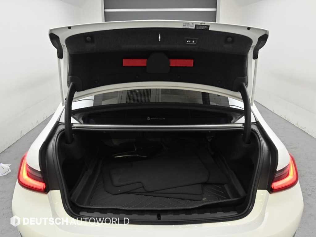 BMW 3-Series — photo 19